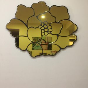 Gương treo tường hoa hồng vàng