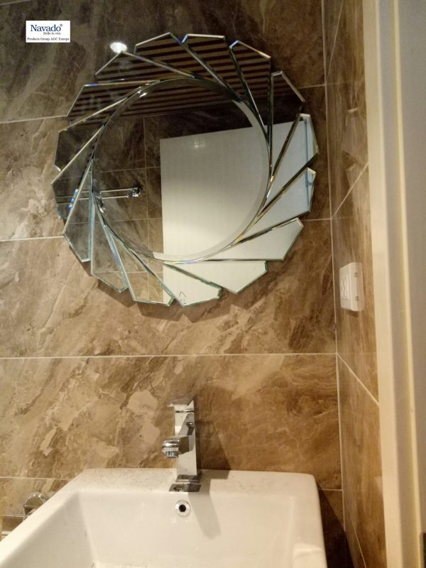 Gương treo tường phòng tắm diana
