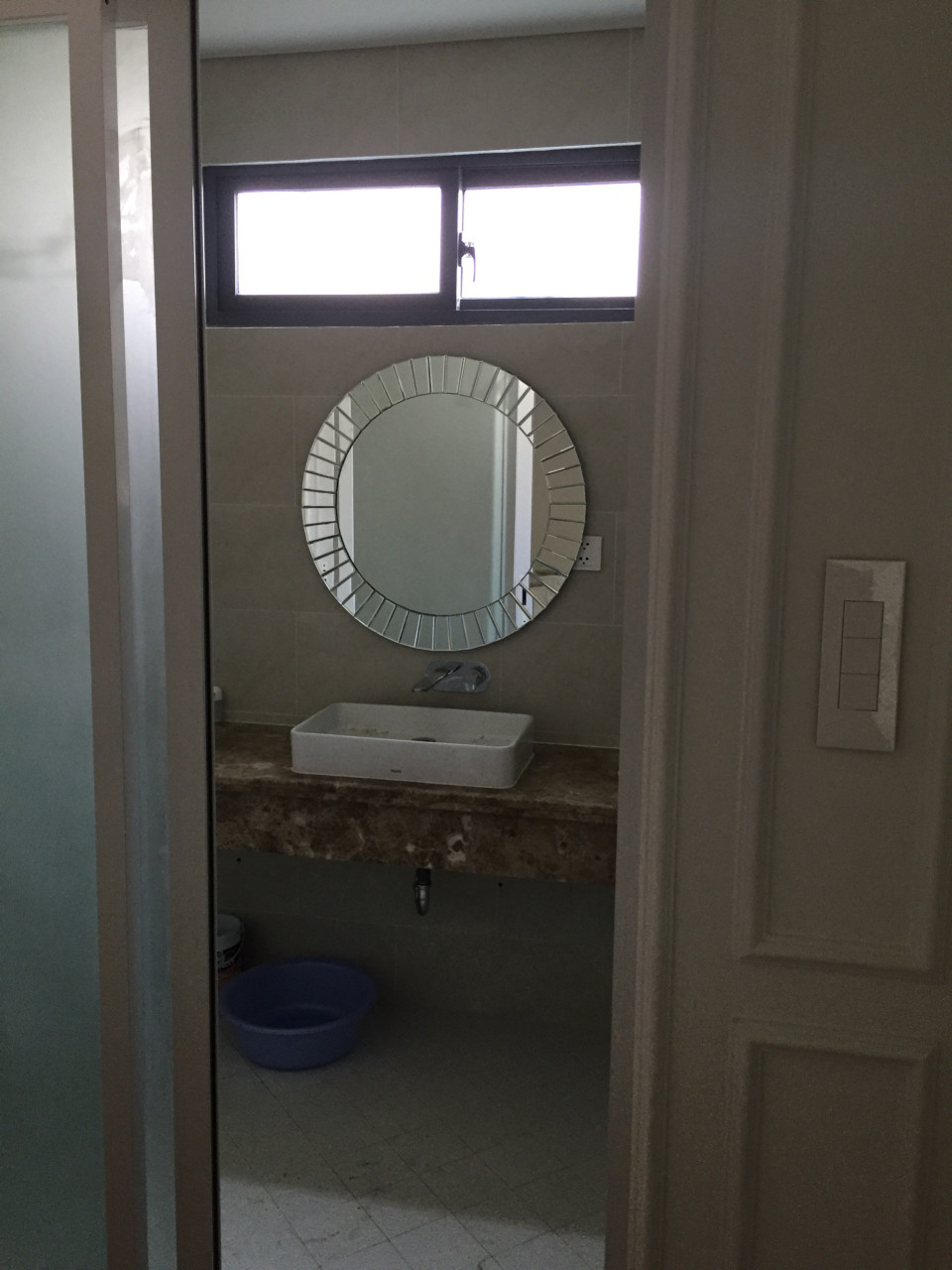 Gương treo nội thất nhà tắm thiết kế hiện đại