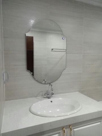 Gương treo trang trí phòng tắm kiểu dáng thanh lịch