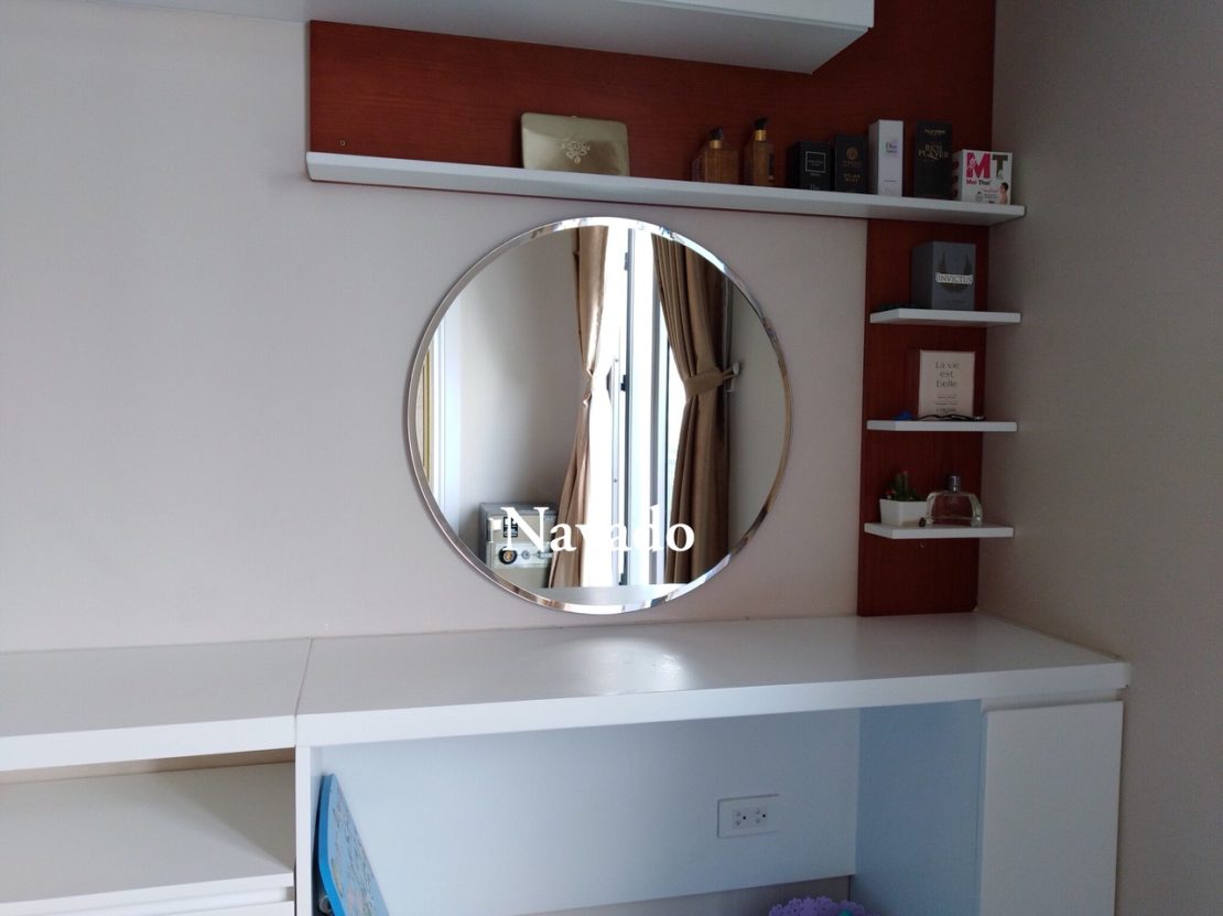 Gương tròn trang trí bàn trang điểm
