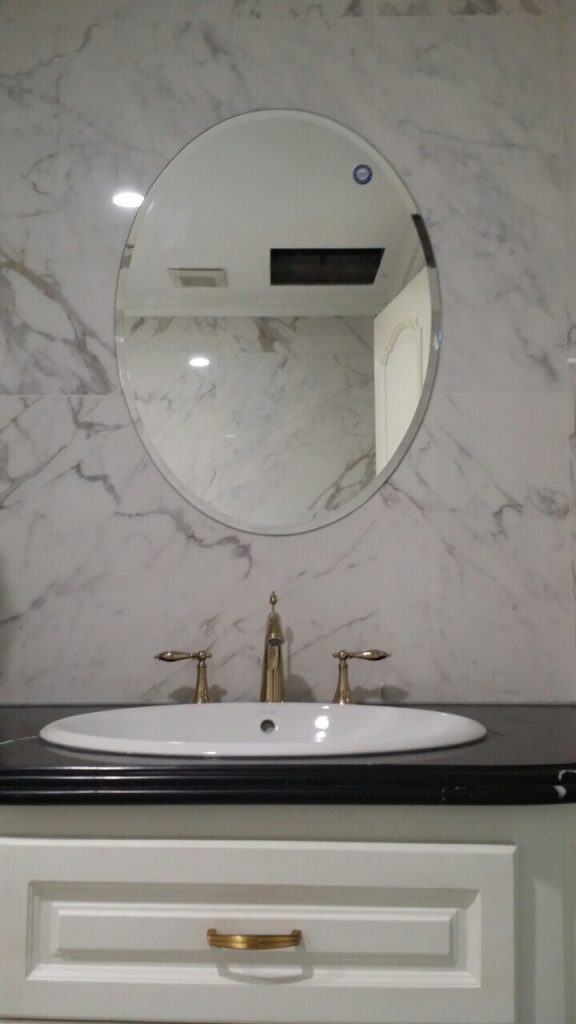 gương treo phòng tắm ấn tượng